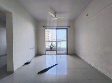 Room in 2 BHK Apartment at Vishal Viviana, Mundhwa – for Rent