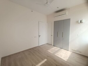 Room in 2.5 BHK Apartment at Sector 67a – for Rent