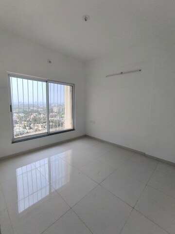 Room in 2 BHK Apartment at Runwal The Central Park, Chinchwad – for Rent