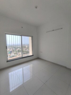 Room in 2 BHK Apartment at Runwal The Central Park, Chinchwad – for Rent