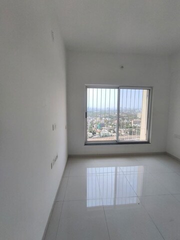 Room in 2 BHK Apartment at Runwal The Central Park, Chinchwad – for Rent