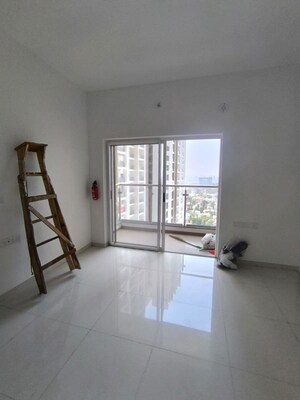 Room in 2 BHK Apartment at Runwal The Central Park, Chinchwad – for Rent