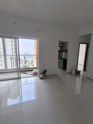 Room in 2 BHK Apartment at Runwal The Central Park, Chinchwad – for Rent