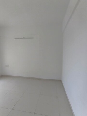 Room in 2 BHK Apartment at Runwal The Central Park, Chinchwad – for Rent