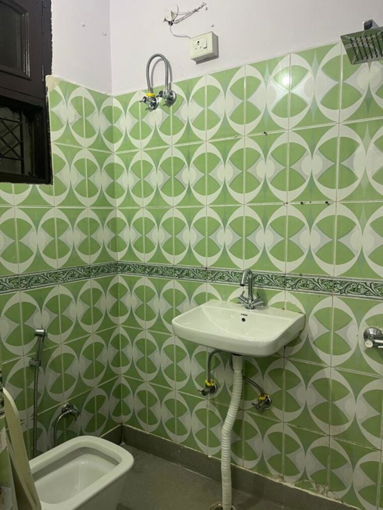 Bathroom, vasundhara sector 3 2 Bedroom 80 Sq.Yd. Builder Floor In Vasundhara Sector 3 Ghaziabad 10130414