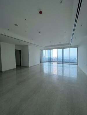 Room in 3 BHK Apartment at K Raheja Vivarea Building No 3 Tower E, Mahalaxmi – for Rent