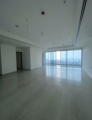 Room in 3 BHK Apartment at K Raheja Vivarea Building No 3 Tower E, Mahalaxmi – for Rent