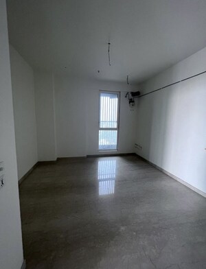 Room in 3 BHK Apartment at K Raheja Vivarea Building No 3 Tower E, Mahalaxmi – for Rent