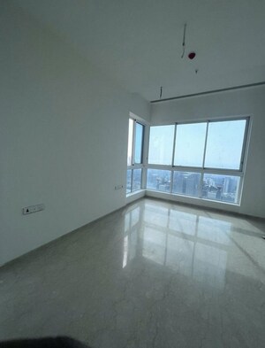 Room in 3 BHK Apartment at K Raheja Vivarea Building No 3 Tower E, Mahalaxmi – for Rent