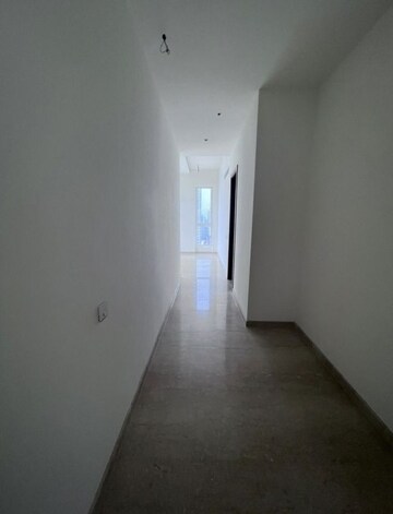 Room in 3 BHK Apartment at K Raheja Vivarea Building No 3 Tower E, Mahalaxmi – for Rent