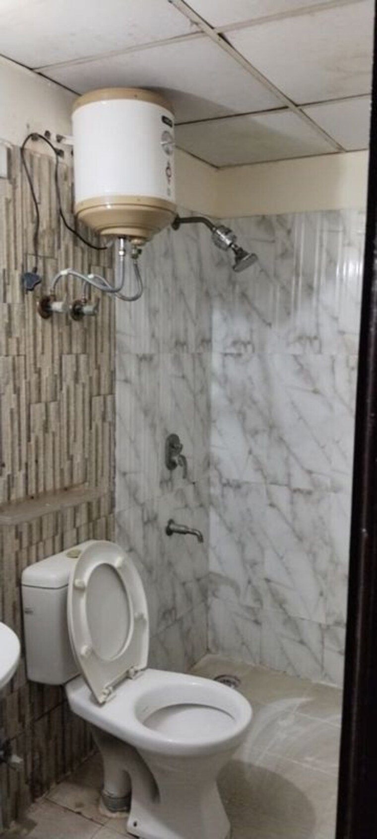 Bathroom, amrapali-heartbeat-city 3 Bedroom 1735 Sq.Ft. Apartment In Sector 107 Noida 10130424