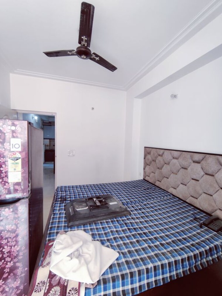 Bedroom, amrapali-vaishali 3 Bedroom 1850 Sq.Ft. Apartment In Vaishali Sector 3 Ghaziabad 10130409