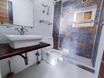 Bathroom in 3 BHK Apartment at Amrapali Vaishali, Vaishali Sector 3 – for Rent