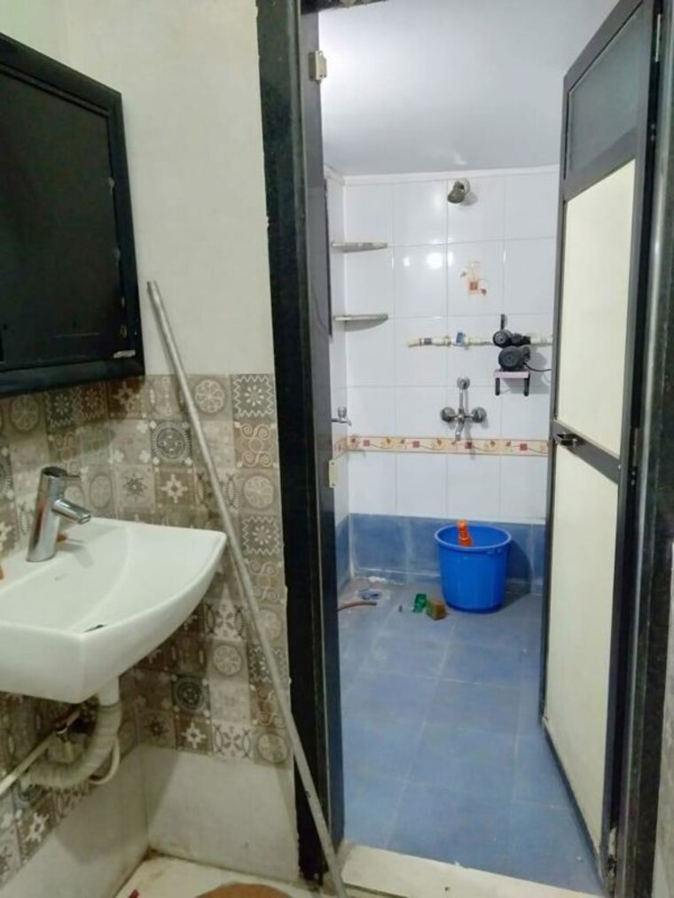 Bathroom, ravi-estate 1 Bedroom 625 Sq.Ft. Apartment In Pokhran Road No One Thane 9357886