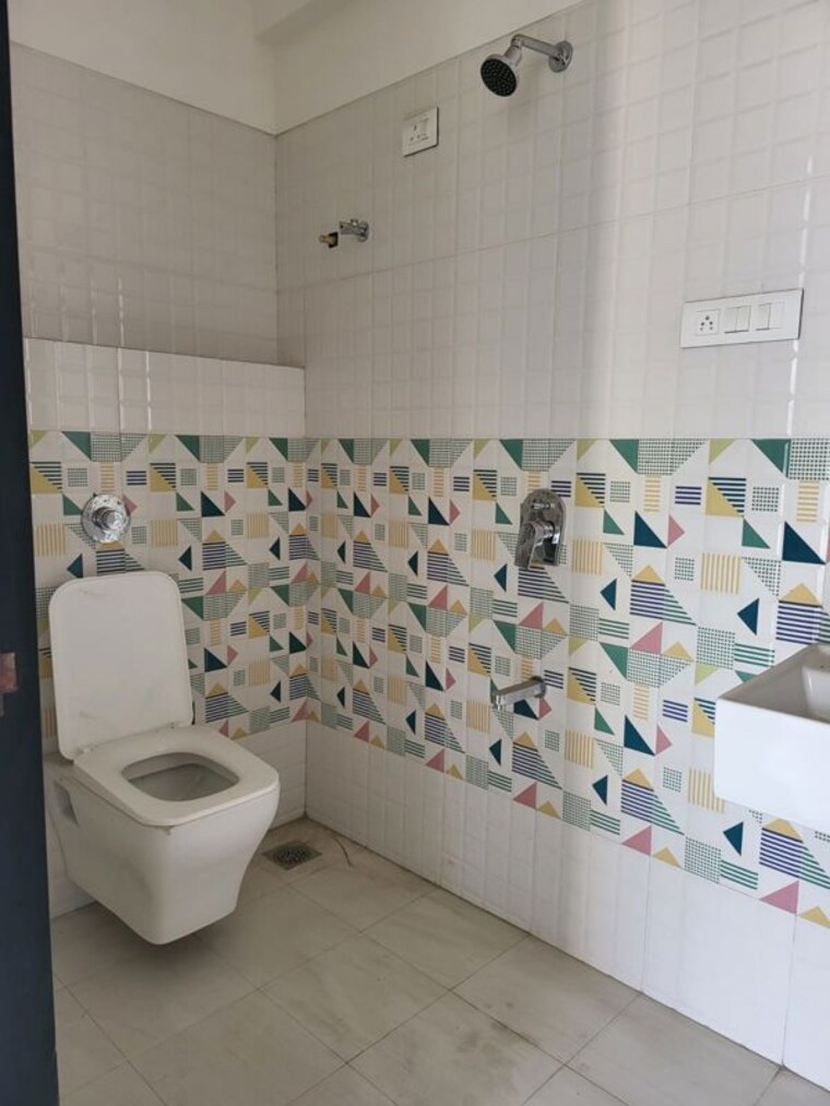 Bathroom, one-indiabulls-thane-1 2 Bedroom 850 Sq.Ft. Apartment In Pokhran Road No One Thane 10027468