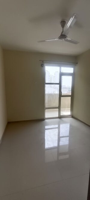 Room in 2 BHK Apartment at Pyramid Midtown, Sector 59 – for Rent
