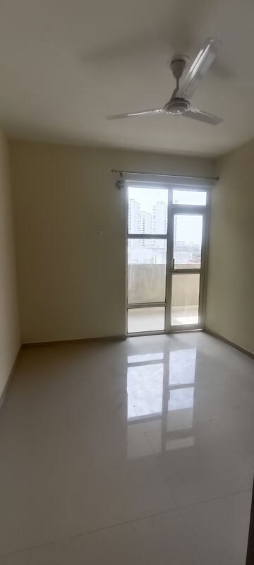 Room in 2 BHK Apartment at Pyramid Midtown, Sector 59 – for Rent