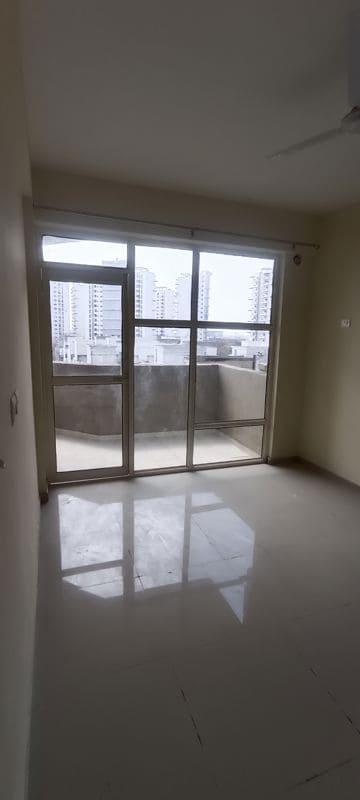 Room in 2 BHK Apartment at Pyramid Midtown, Sector 59 – for Rent