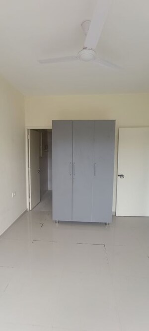 Room in 2 BHK Apartment at Pyramid Midtown, Sector 59 – for Rent