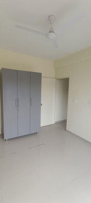 Room in 2 BHK Apartment at Pyramid Midtown, Sector 59 – for Rent