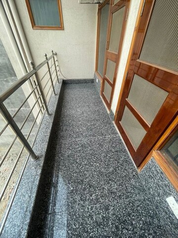 Balcony in 2 BHK Builder Floor at Sector 43 – for Rent