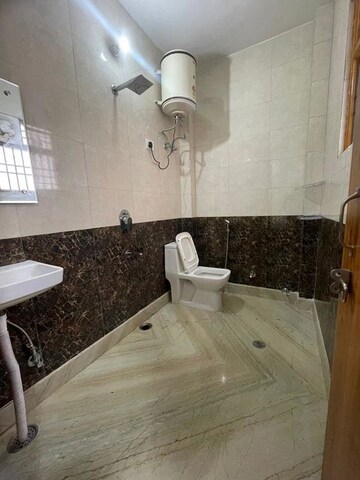 Bathroom in 2 BHK Builder Floor at Sector 43 – for Rent