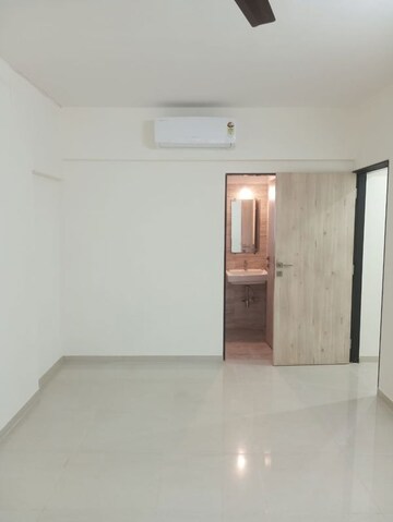 Room in 2 BHK Apartment at Kanakia Spaces Sevens, Andheri East – for Rent