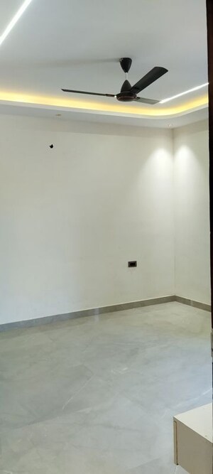 Room in 4 BHK Builder Floor at Sector 89 – for Sale