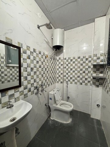 Master Bedroom in 2 BHK Builder Floor at Sector 52 – for Rent