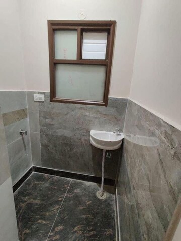 Bathroom in 1 BHK Builder Floor at Sector 47 – for Rent