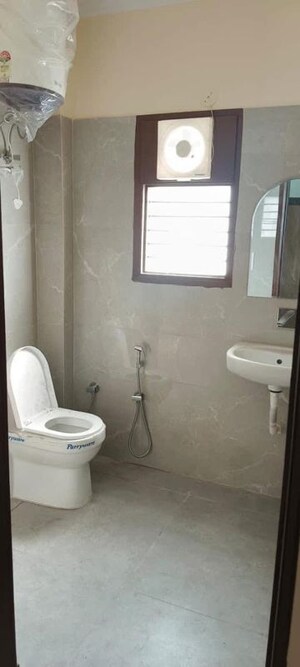 Bathroom in 1 BHK Builder Floor at Sector 47 – for Rent