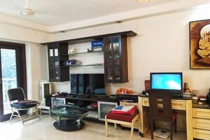 Living Room in 2 BHK Apartment at Kemps Corner – for Rent