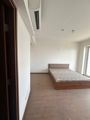 Room in 2 BHK Apartment at Godrej Woods, Sector 43 – for Rent