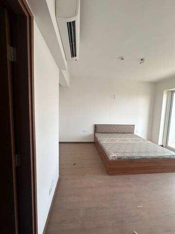 Room in 2 BHK Apartment at Godrej Woods, Sector 43 – for Rent