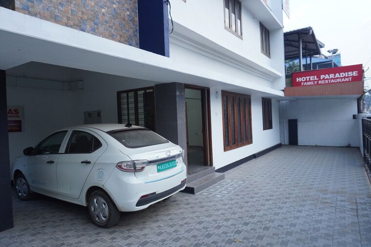  Parking, vyttila Commercial Office Space 1460 Sq.Ft. In Vyttila Kochi 10130508