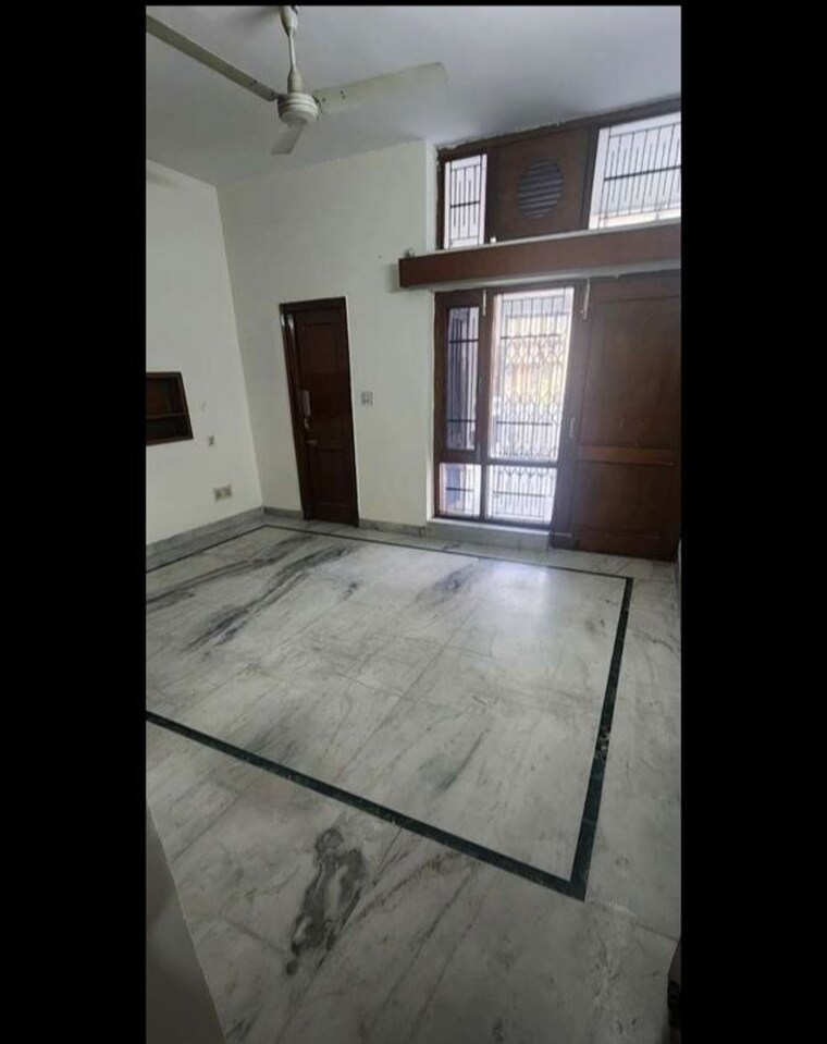 Room, sector 37 4 Bedroom 2200 Sq.Ft. Builder Floor In Sector 37 Chandigarh 10130565