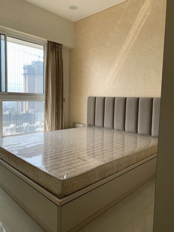 Room in 3 BHK Apartment at Shraddha Elite, Poisar – for Rent