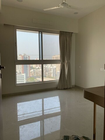 Room in 3 BHK Apartment at Shraddha Elite, Poisar – for Rent