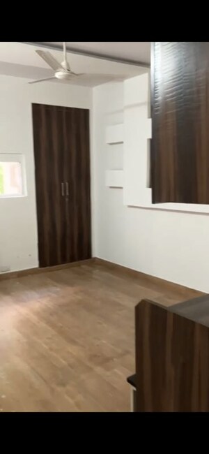 Room in 3 BHK Apartment at Umang Summer Palms, Sector 86 – for Rent