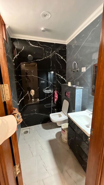 Master Bedroom in 3 BHK Builder Floor at BPTP District Phase 2, Sector 84 – for Rent