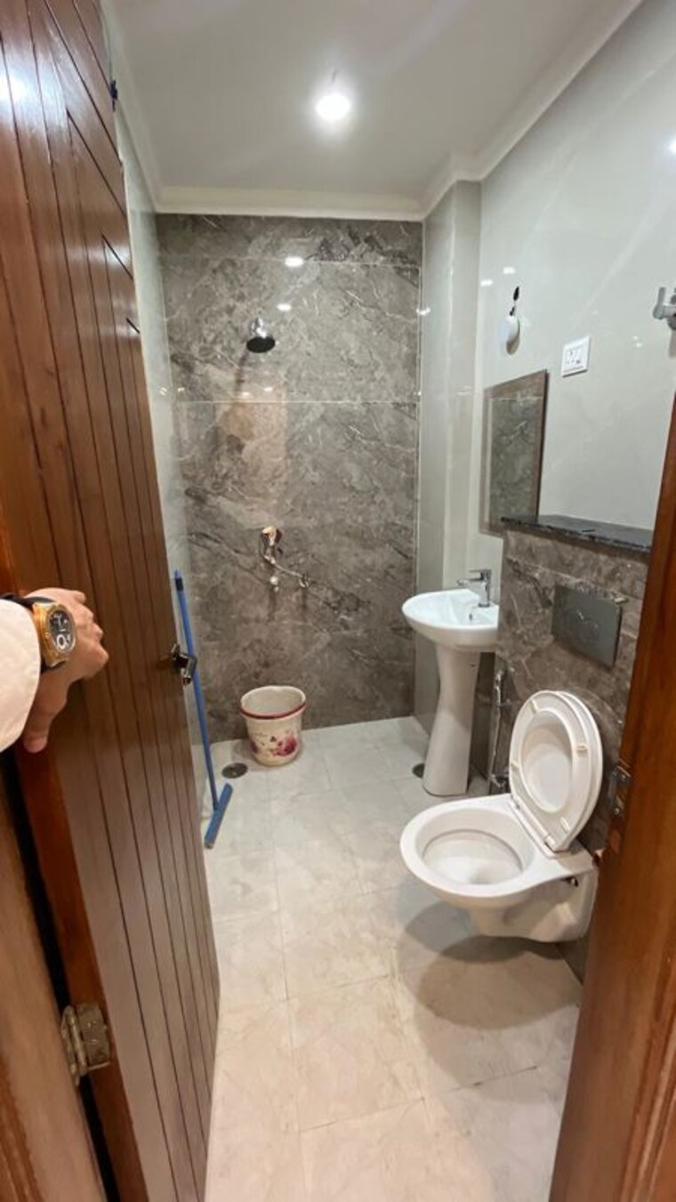 Bathroom, bptp-district-phase-2 3 Bedroom 1400 Sq.Ft. Builder Floor In Sector 84 Faridabad 10130583