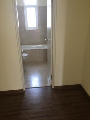 Room in 4 BHK Apartment at Emaar Palm Terraces Select, Sector 66 – for Rent