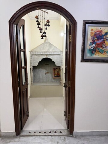 Furnished Amenities in 2 BHK Villa at Sector 55 – for Rent