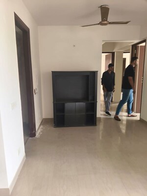 Room in 3 BHK Apartment at Ramprastha City The Edge Towers, Sector 37d – for Rent