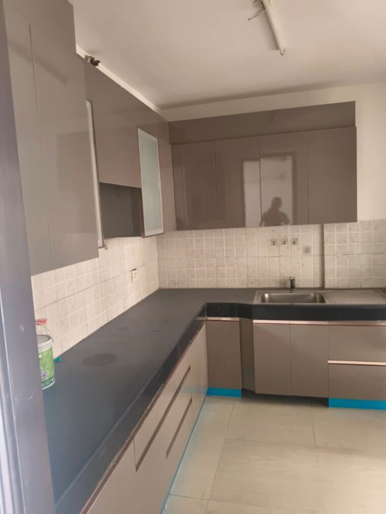 Kitchen, ramprastha-city-the-edge-towers 3 Bedroom 1750 Sq.Ft. Apartment In Sector 37d Gurgaon 10130591