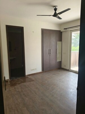 Room in 3 BHK Apartment at Ramprastha City The Edge Towers, Sector 37d – for Rent