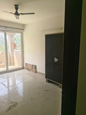 Room in 3 BHK Apartment at Ramprastha City The Edge Towers, Sector 37d – for Rent