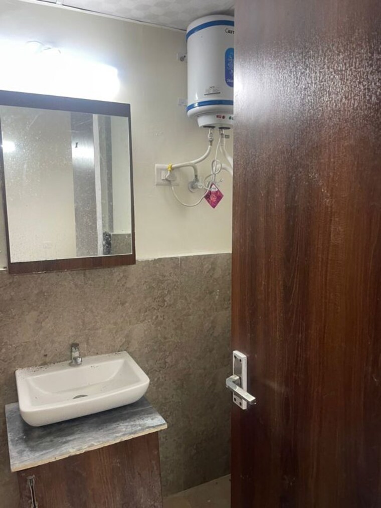 Bathroom, suncity-avenue-76 2 Bedroom 682 Sq.Ft. Apartment In Sector 76 Gurgaon 10130670