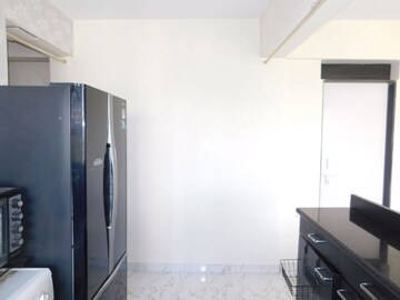 Room in 1 BHK Apartment at Solitaire Malad West, Malad West – for Rent