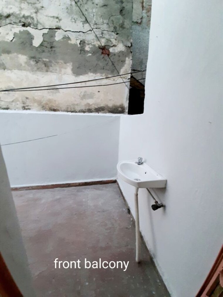 Bathroom, sarita vihar 3 Bedroom 1800 Sq.Ft. Apartment In Sarita Vihar Delhi 10130687